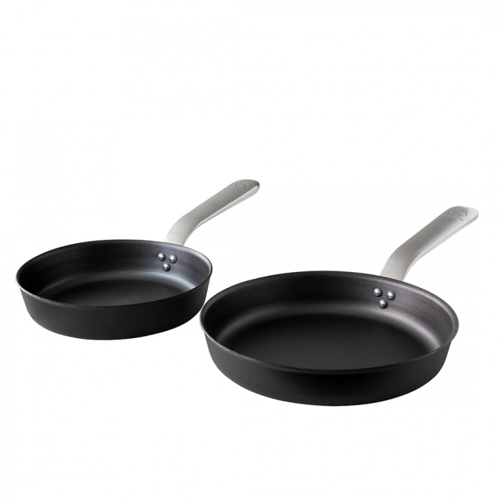 Paket Stekpanna med ergonomiskt handtag, 24 cm och 28 cm i gruppen Outdoor hos Kockums Jernverk AB (SET0038)